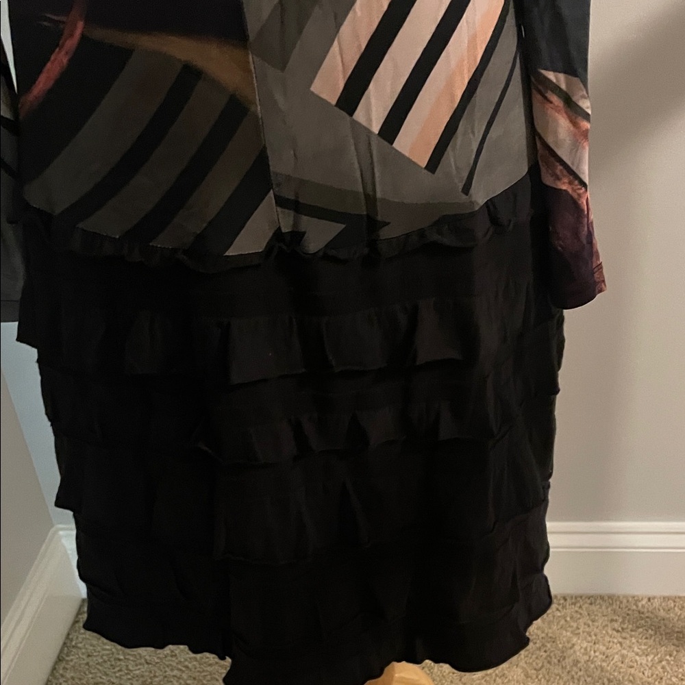 Chic Black and Red Patterned Midi Dress - Picture 10 of 16